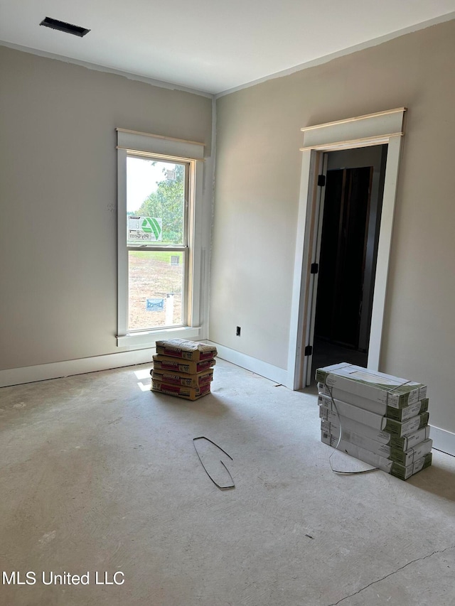 empty room featuring baseboards