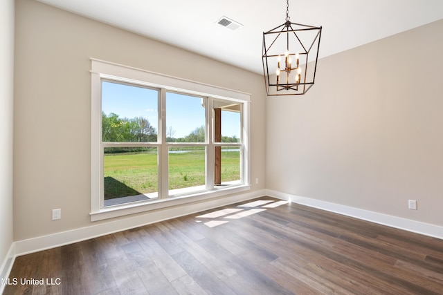 13721 Pebble Ridge Dr, Byhalia, MS 38611 - empty room featuring a chandelier, healthy amount of natural light, and baseboards