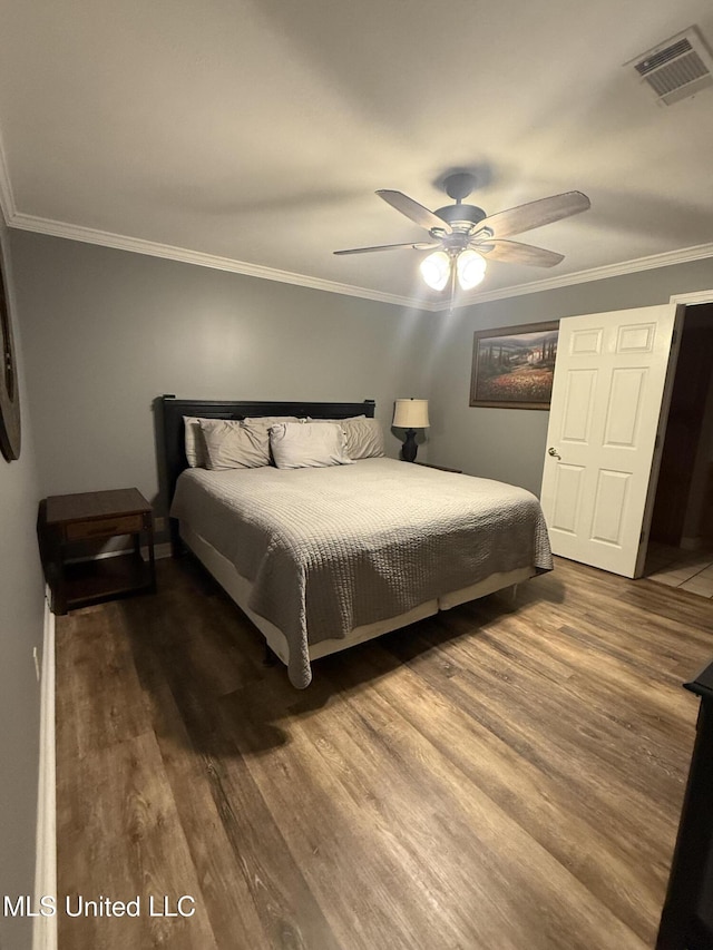 518 Main St, Natchez, MS 39120 - bedroom with wood finished floors, crown molding, and ceiling fan