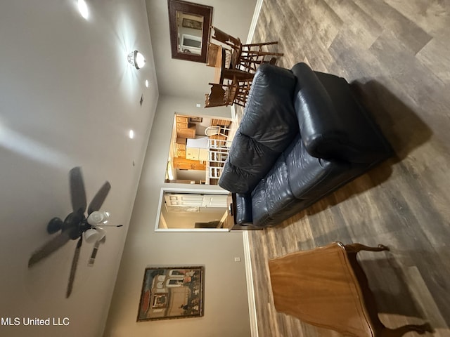 518 Main St, Natchez, MS 39120 - view of living room