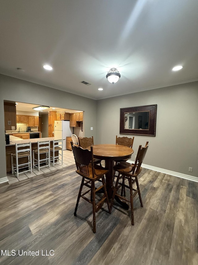 518 Main St, Natchez, MS 39120 - dining room featuring dark wood finished floors, baseboards, and recessed lighting