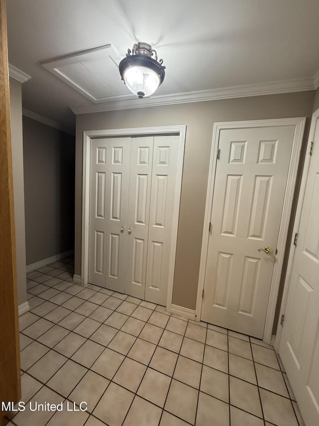 518 Main St, Natchez, MS 39120 - entrance foyer featuring crown molding, light tile patterned floors, and baseboards