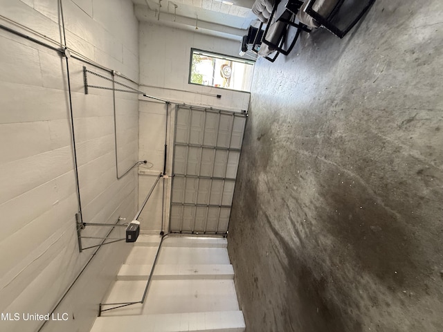 518 Main St, Natchez, MS 39120 - view of below grade area