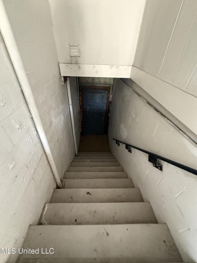 518 Main St, Natchez, MS 39120 - staircase with concrete block wall