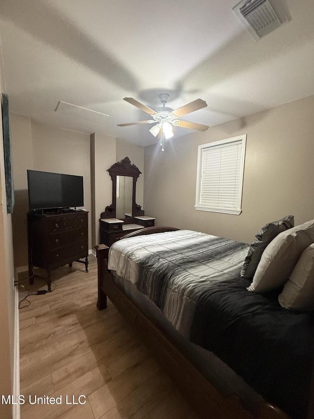 518 Main St, Natchez, MS 39120 - bedroom with light wood-type flooring and ceiling fan