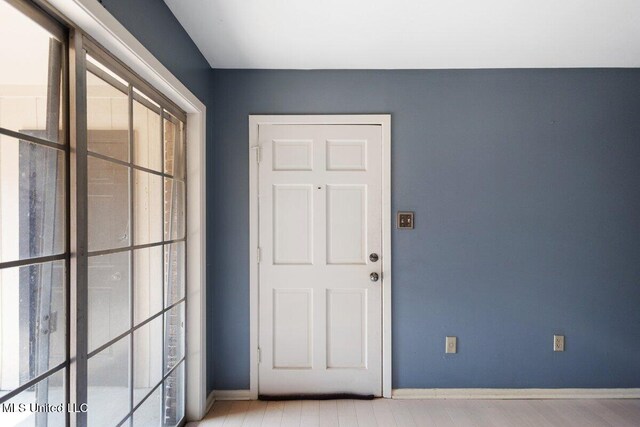 5155 Wayneland Dr Unit F6, Jackson, MS 39211 - foyer with baseboards