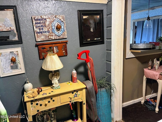 501 Liberty Church Rd, Nettleton, MS 38858 - detailed view of baseboards
