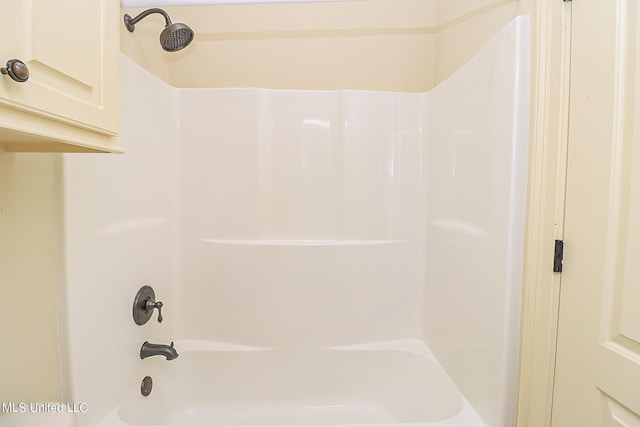 bathroom featuring shower / bathing tub combination