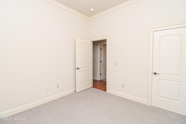 unfurnished room featuring carpet and ornamental molding