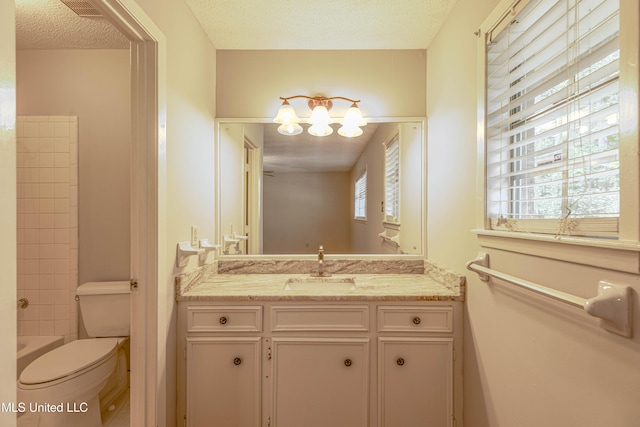 full bath with visible vents, vanity, toilet, a textured ceiling, and a notable chandelier