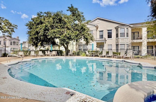 2252 Beach Dr Unit 305, Gulfport, MS 39507 - community pool featuring fence