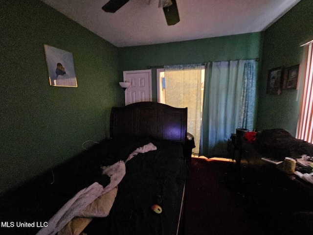 bedroom with ceiling fan