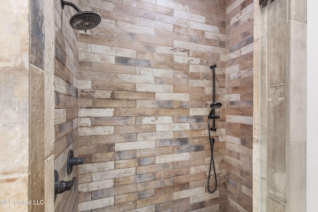 full bathroom featuring tiled shower