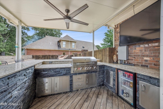 4872 Bobo Pl, Olive Branch, MS 38654 - fenced backyard featuring ceiling fan