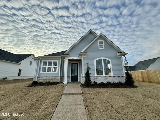 view of front of property with a front yard