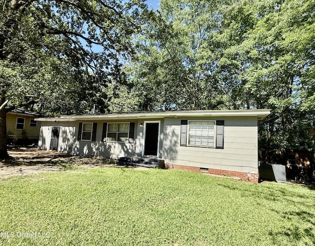view of front facade with crawl space, a front yard, and entry steps