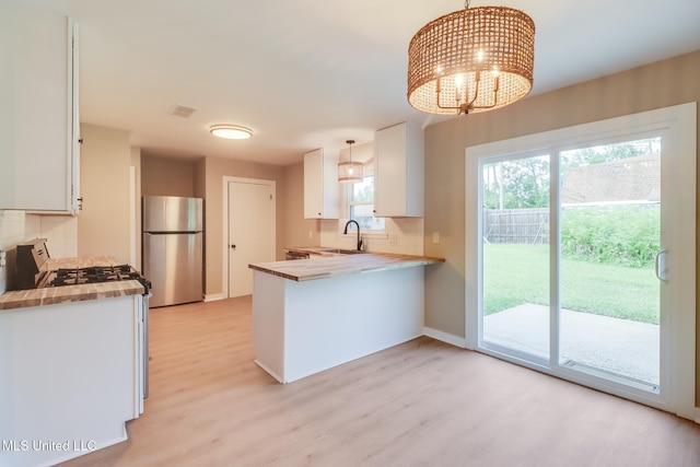 392 Lawler Ave, Long Beach, MS 39560 - kitchen featuring stainless steel appliances, a sink, tasteful backsplash, and a peninsula