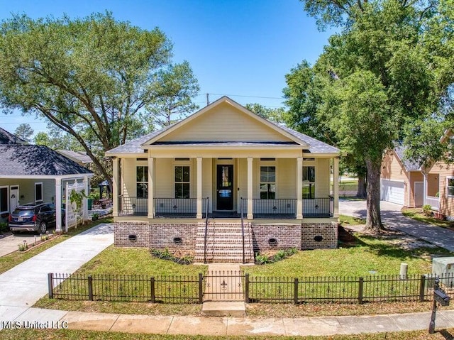 bungalow-style house featuring a front lawn and a porch