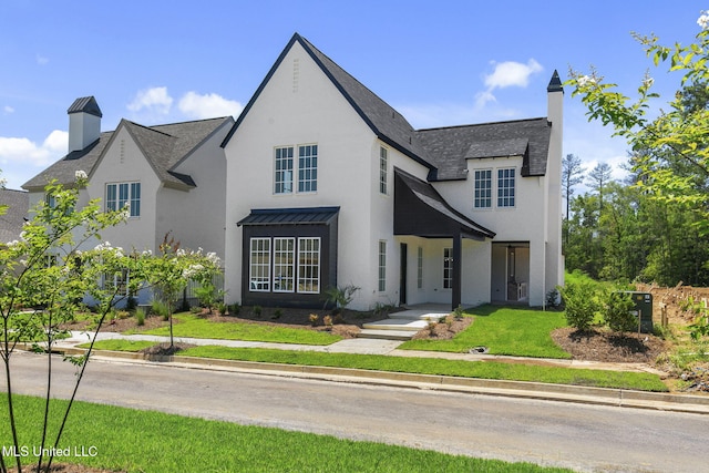 view of front of house featuring a front lawn