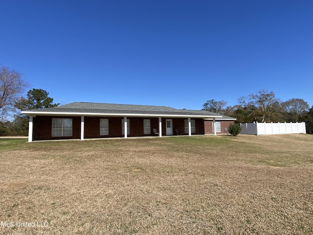 ranch-style home featuring a front yard