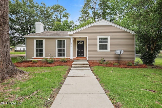 view of front of home featuring a front yard