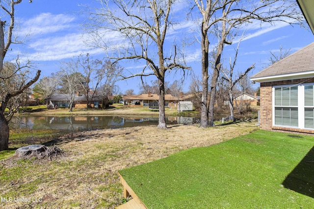 view of yard featuring a water view