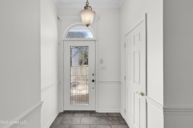 foyer with crown molding and baseboards