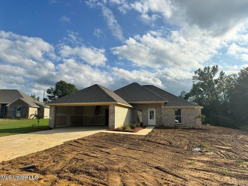 view of front of home with a garage