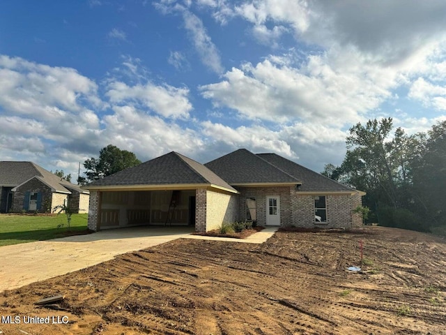 view of front of home featuring a garage