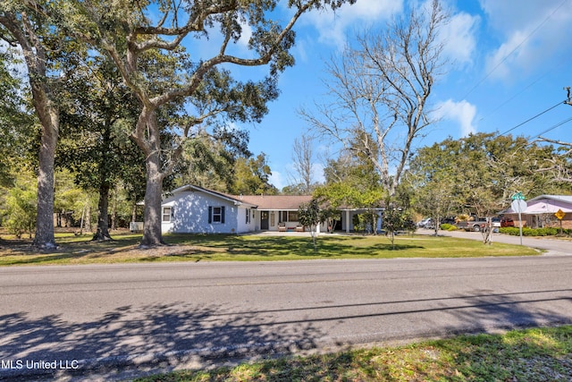 view of front of home with a front yard