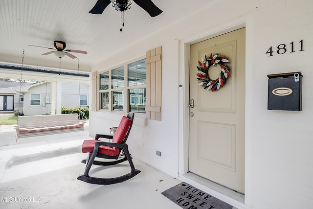 property entrance with ceiling fan and a porch