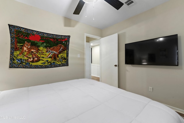 bedroom featuring ceiling fan