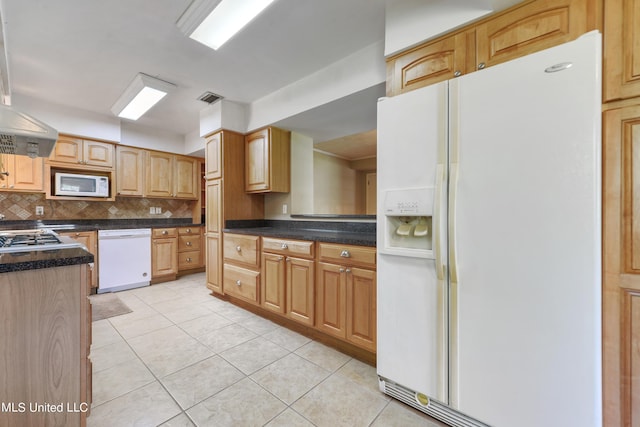 kitchen with light tile patterned floors, dark countertops, visible vents, white appliances, and backsplash