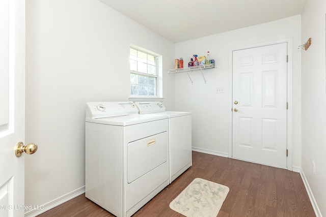 washroom with dark wood-type flooring and independent washer and dryer