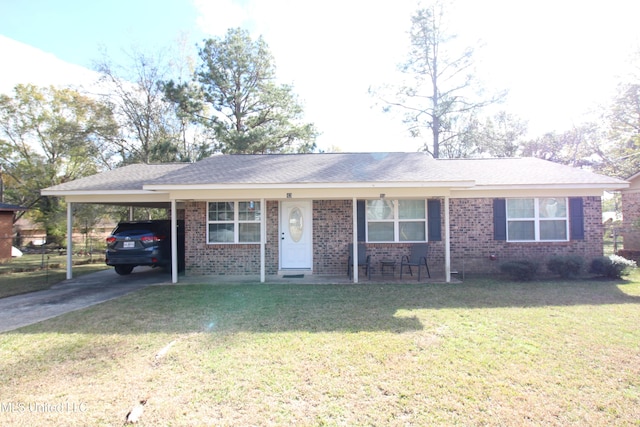 ranch-style home featuring a front lawn and a carport