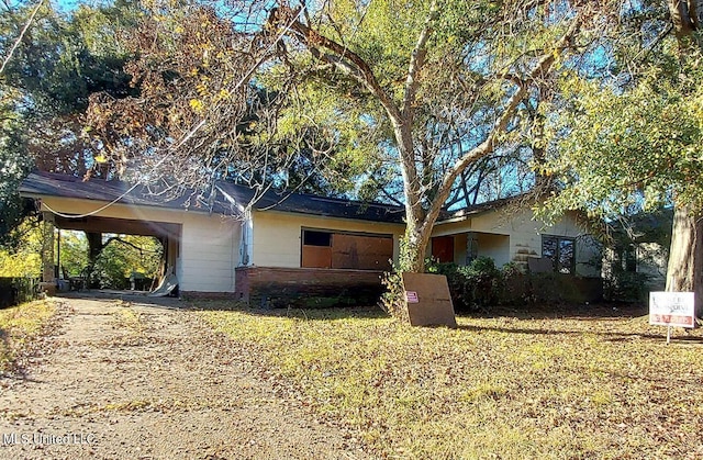 view of front of property