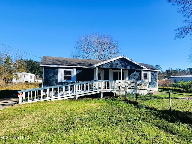 view of front of property featuring covered porch and a front yard