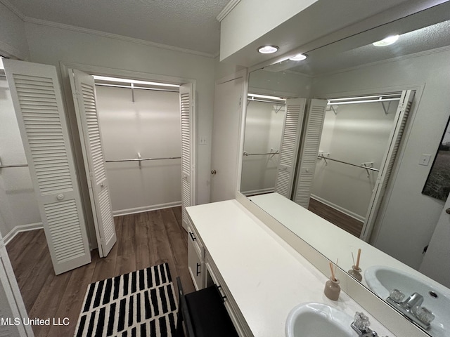 507 Reed Dr, Cleveland, MS 38732 - bathroom with crown molding, wood finished floors, vanity, and baseboards