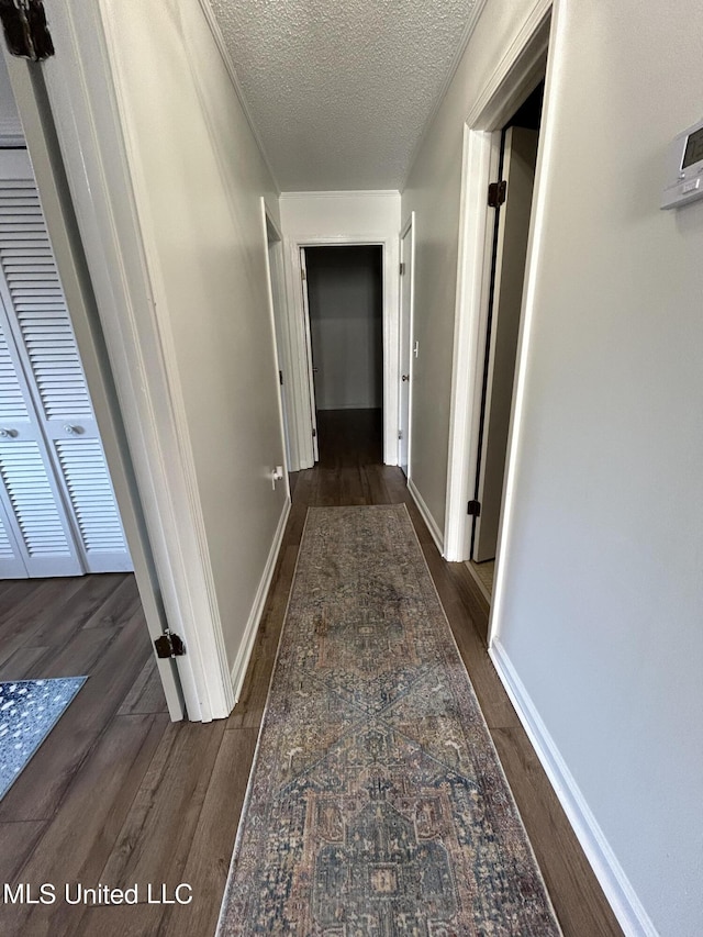 507 Reed Dr, Cleveland, MS 38732 - hall with wood finished floors, a textured ceiling, and baseboards