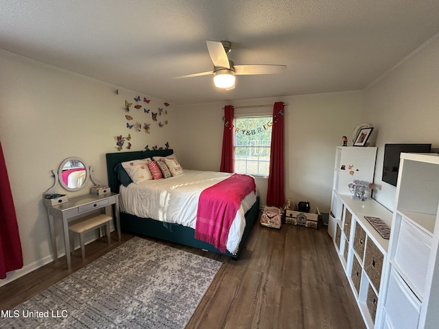 507 Reed Dr, Cleveland, MS 38732 - bedroom with wood finished floors, a ceiling fan, crown molding, and a textured ceiling