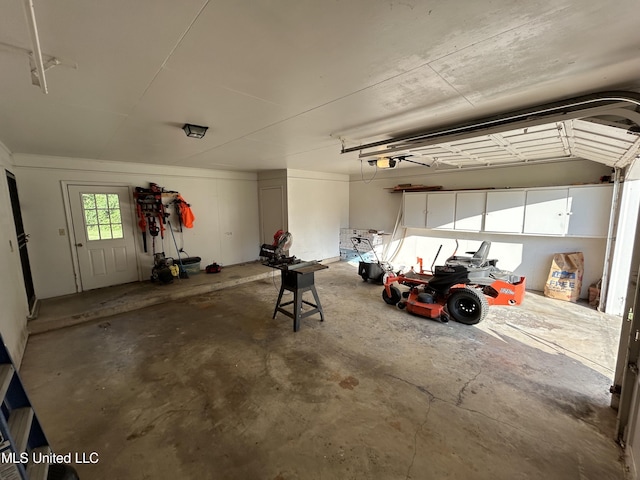 507 Reed Dr, Cleveland, MS 38732 - garage featuring a garage door opener