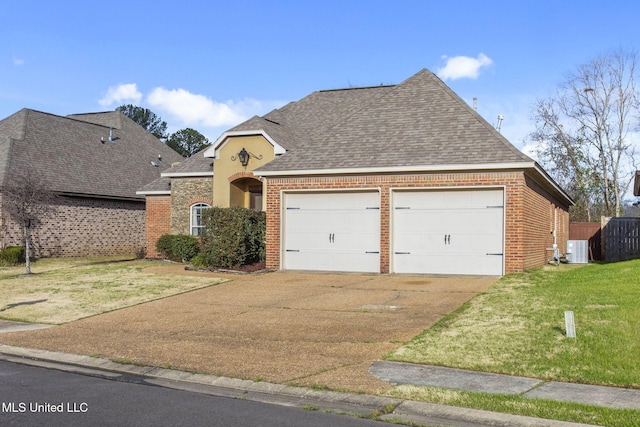 view of front of property featuring driveway, roof with shingles, a front yard, a garage, and brick siding