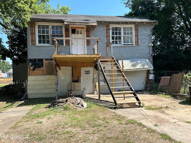 view of front facade with a garage