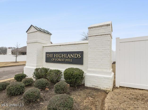 view of community / neighborhood sign