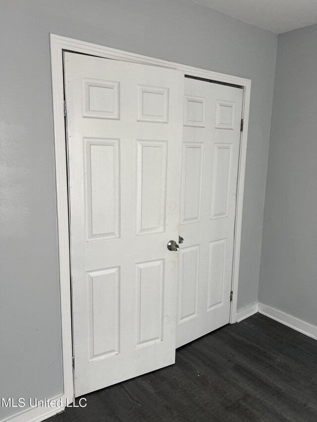 3715 Parkview St, Vicksburg, MS 39180 - room details featuring baseboards and wood finished floors