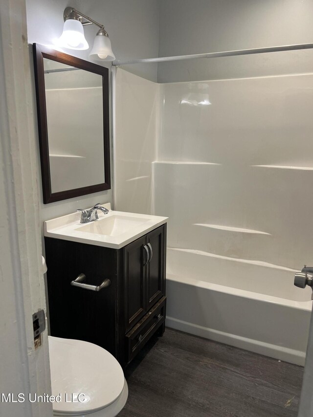 3715 Parkview St, Vicksburg, MS 39180 - full bath featuring  shower combination, wood finished floors, toilet, and vanity