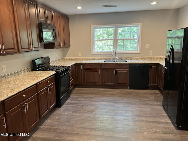 3715 Parkview St, Vicksburg, MS 39180 - kitchen featuring visible vents, wood finished floors, recessed lighting, a sink, and black appliances