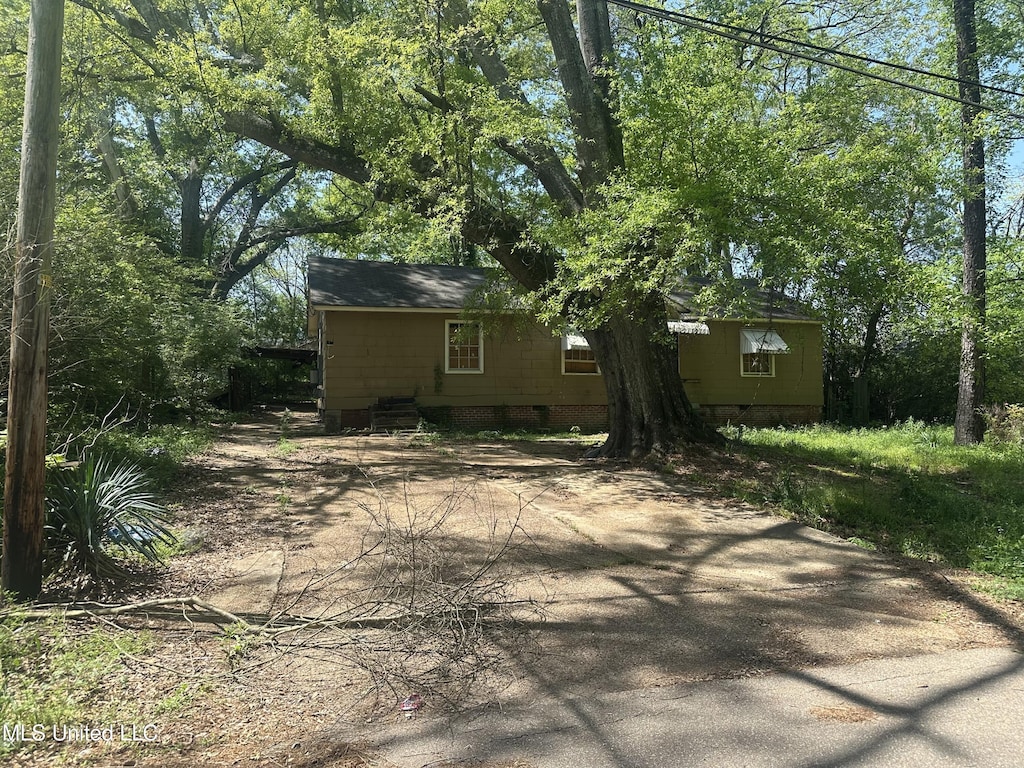 2805 Fairhill Dr, Jackson, MS 39212 - rear view of house with crawl space