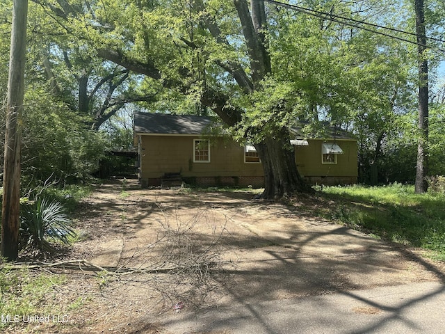 2805 Fairhill Dr, Jackson, MS 39212 - rear view of house with crawl space