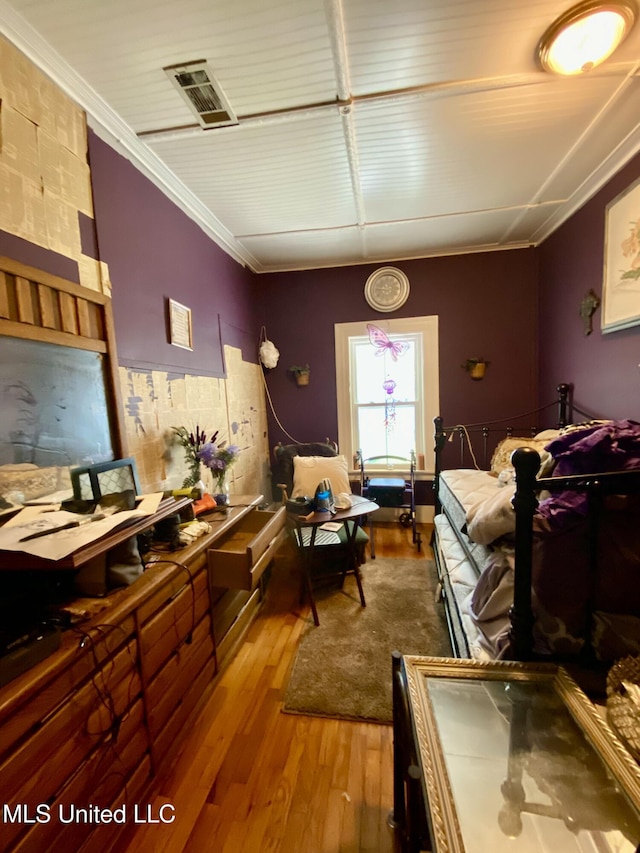 interior space featuring crown molding and hardwood / wood-style floors